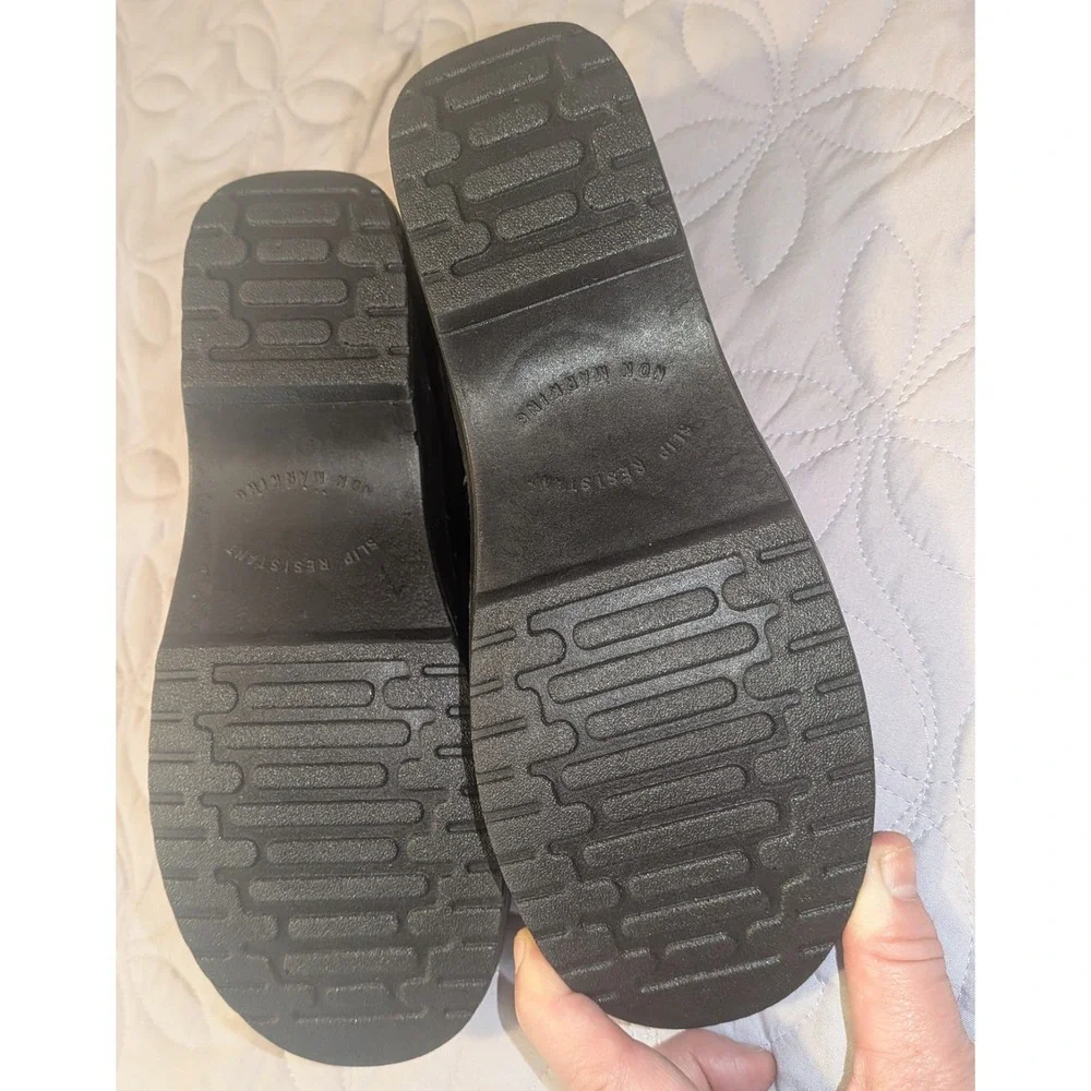 Easy Works by Easy Street Slip Resistant Women's Shoe Black Size‎ 10